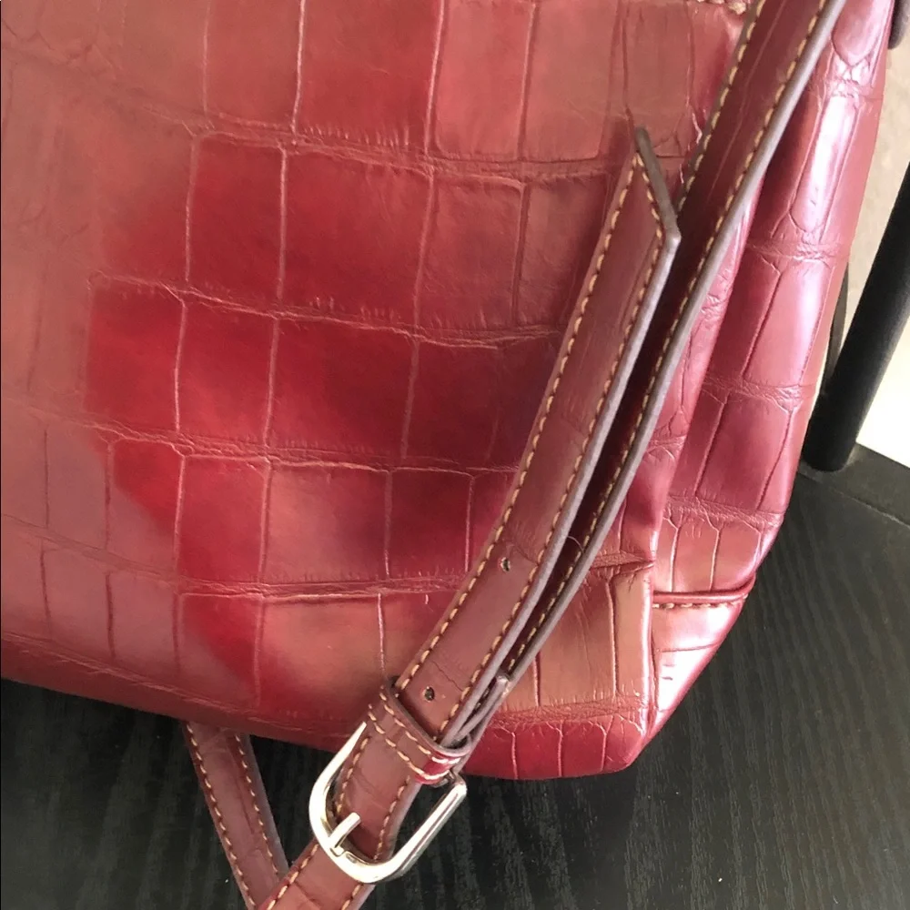 Relic fall Burgundy Croc-Embossed Crossbody Bag